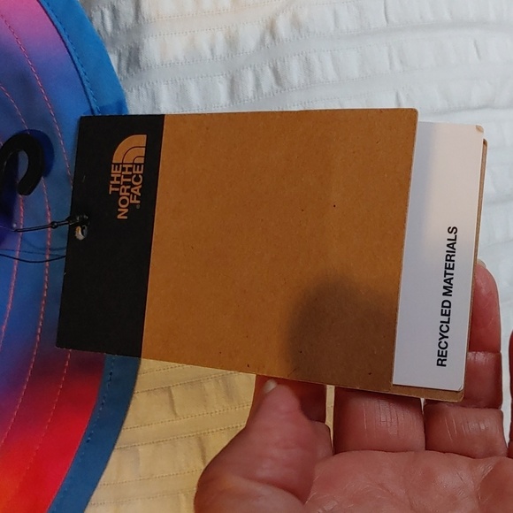 🌸Host Pick🌸NWT Kids The North Face Tie-Dye/Blue Reversible Bucket Hat - Picture 9 of 10